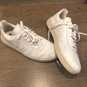 All white leather Vejas! Men’s size 10